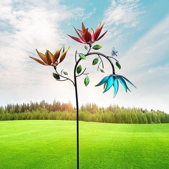 Wunderschöner Sommer-Windspiel mit bunten Blumen